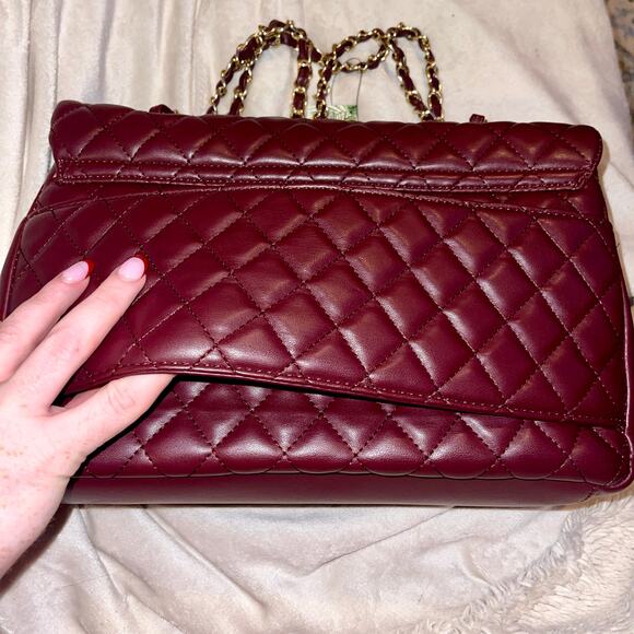 Badgley Mischka Quilted Travel Shoulder Bag Burgundy Gold Tone New With Tags - Picture 4 of 11